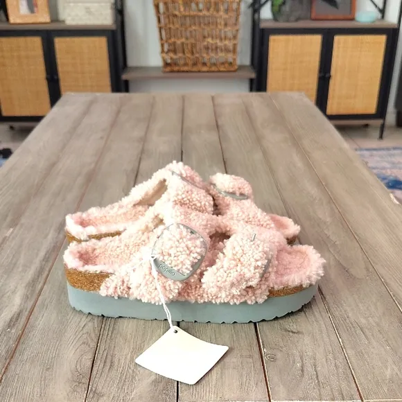 NWT Birkenstock Papillio Arizona Shearling Sandals In Pale Pink Size EU 37 $169