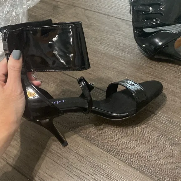 NWT BURJU Amante Thick Ankle Strap Heeled Sandals | Black | size 11