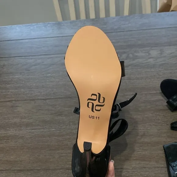 NWT BURJU Amante Thick Ankle Strap Heeled Sandals | Black | size 11