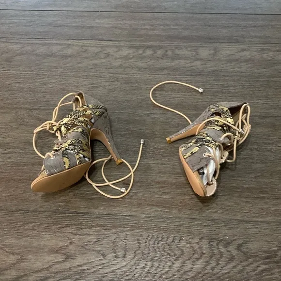 NWT BURJU Vaneno Open Toe Lace Up Stiletto Heeled Sandals | Size 5.5