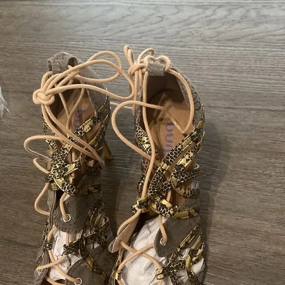 NWT BURJU Vaneno Open Toe Lace Up Stiletto Heeled Sandals | Size 5.5