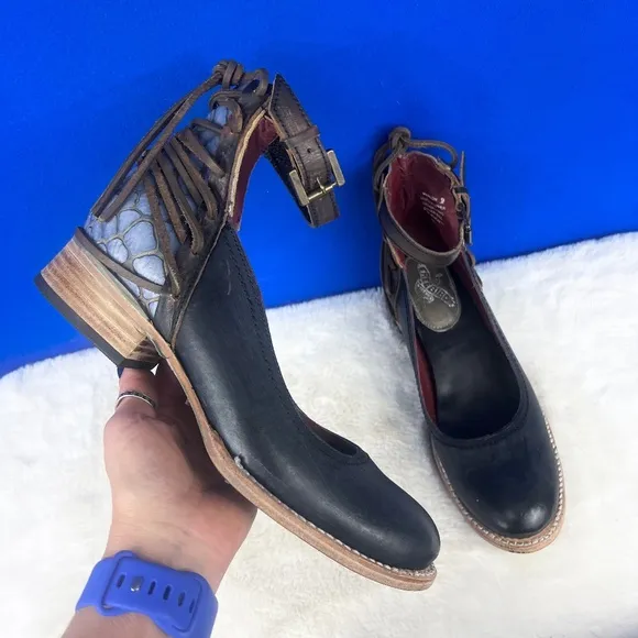 •NWT |•FREEBIRD BY STEVEN•| SIZE 9 'Marlon' Mary Jane Navy Blue Croc Shoes