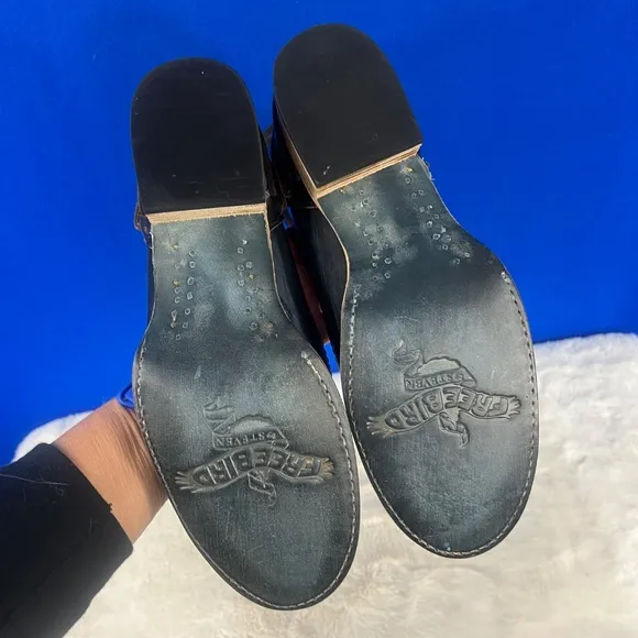 •NWT |•FREEBIRD BY STEVEN•| SIZE 9 'Marlon' Mary Jane Navy Blue Croc Shoes