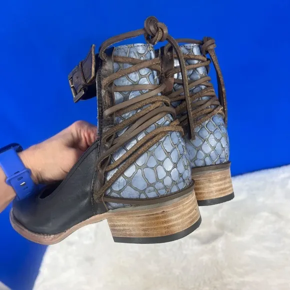 •NWT |•FREEBIRD BY STEVEN•| SIZE 9 'Marlon' Mary Jane Navy Blue Croc Shoes