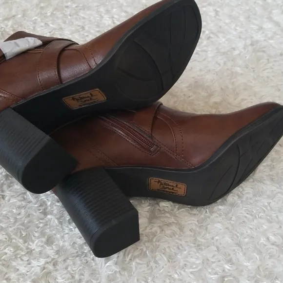 NWT Natural Soul Extra Arch Support Booties