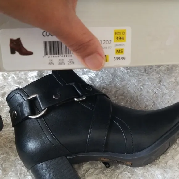 NWT Natural Soul Extra Arch Support Booties