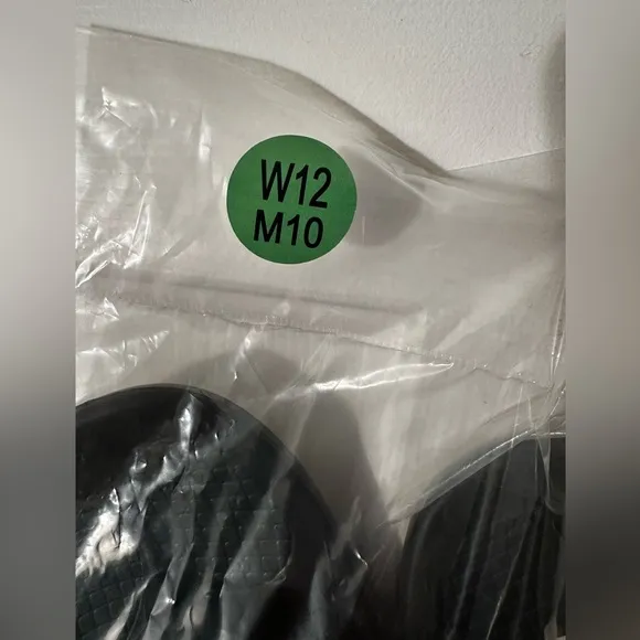 NWT OOFOS ORIGINAL SPORT UNISEX SOLOIST BLACKM10 W12 STYLE #1001 FLIP FLOPS