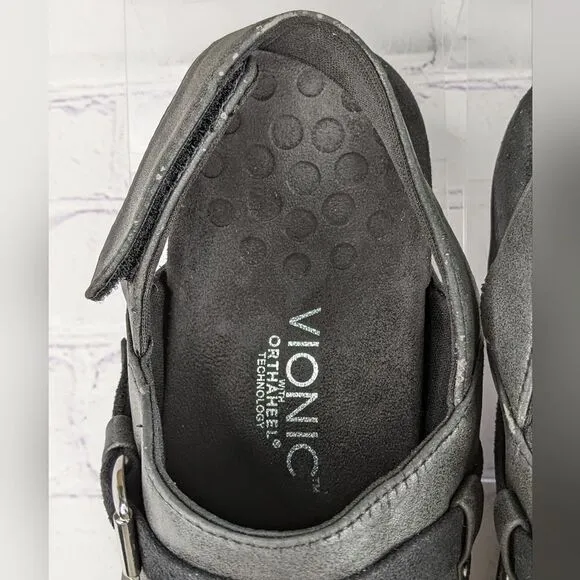 NWT Vionic Cairns Clogs with Orthaheel Technology