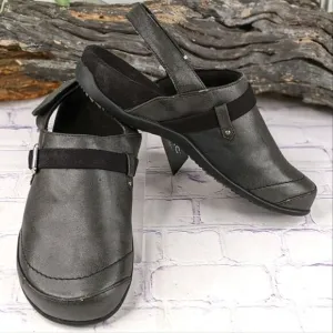 NWT Vionic Cairns Clogs with Orthaheel Technology