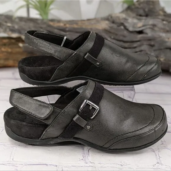 NWT Vionic Cairns Clogs with Orthaheel Technology