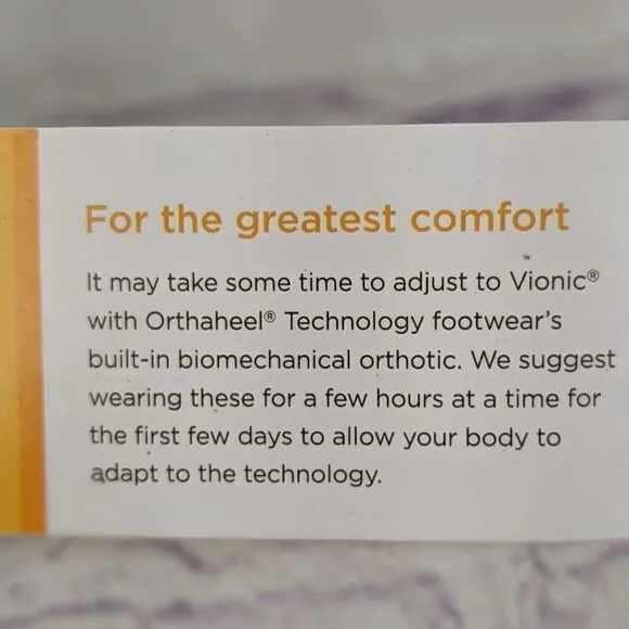 NWT Vionic Cairns Clogs with Orthaheel Technology
