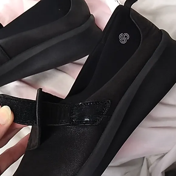 NWT Women's Clarks black Cloudsteppers size 6.5