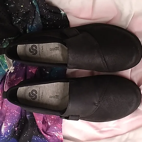 NWT Women's Clarks black Cloudsteppers size 6.5