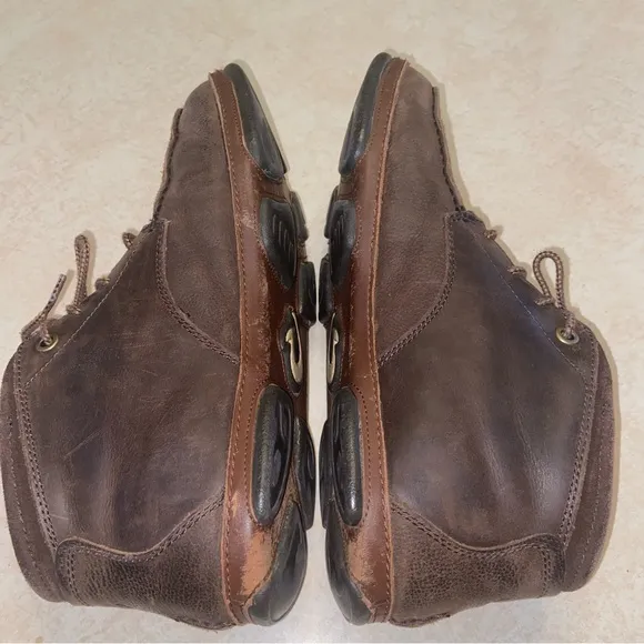 OluKai Hamakua Boots Mens Size 10 Leather Chukka Saddle Shoes Brown Comfort
