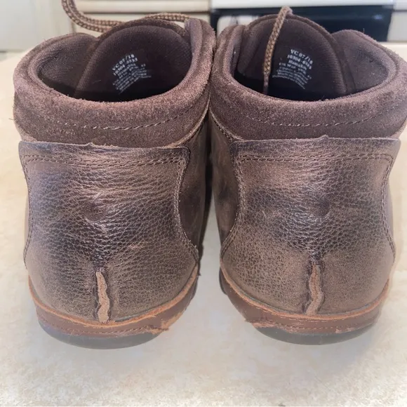 OluKai Hamakua Boots Mens Size 10 Leather Chukka Saddle Shoes Brown Comfort