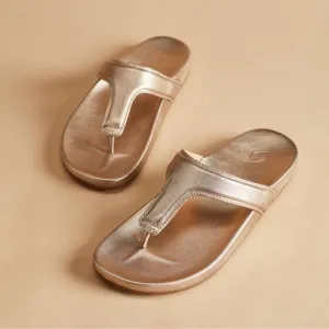OluKai Kīpe‘a Lipi Gold Leather Thong Sandals Size 8