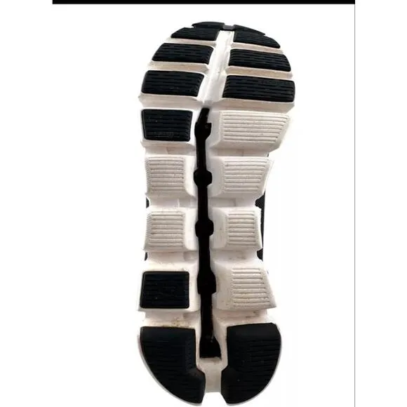 On Cloud 5 Women’s Running Shoes Black/White Sz 7 Athleisure Gym