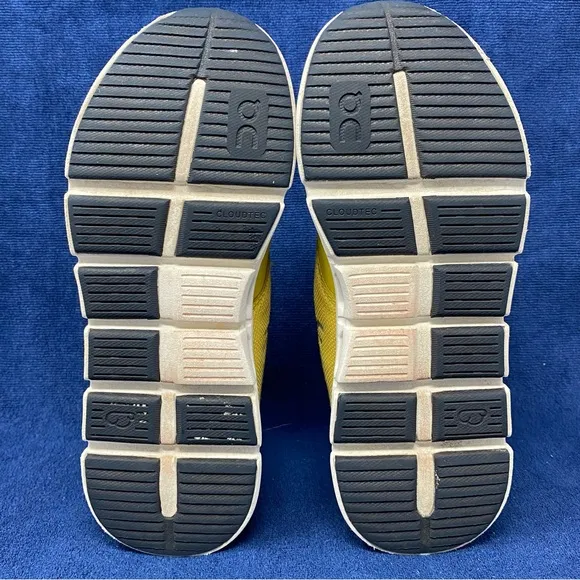 On cloud cloud play for kids athletic Velcro slip on athletic sneakers size 13.5