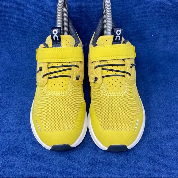 On cloud cloud play for kids athletic Velcro slip on athletic sneakers size 13.5