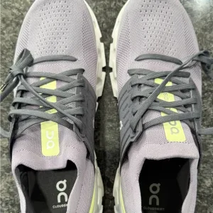 On Cloud men's shoes size 10.5