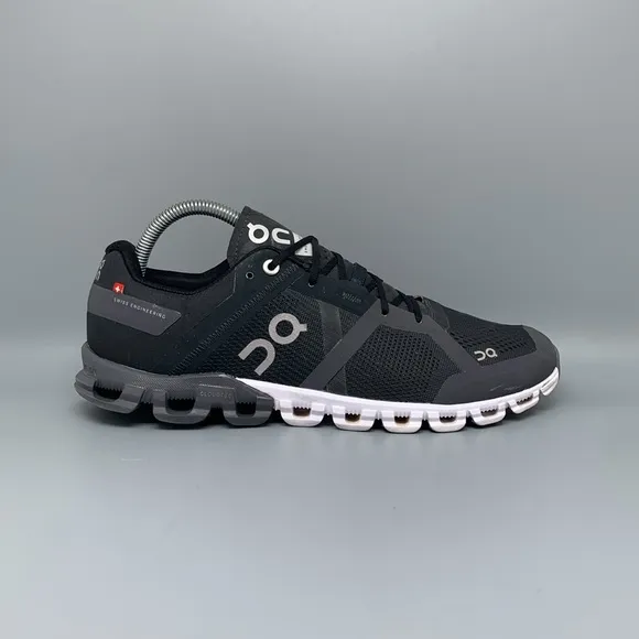 On Cloudflow Running Shoes Men’s Sz 8.5 / Women’s Sz 10