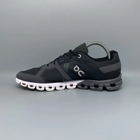 On Cloudflow Running Shoes Men’s Sz 8.5 / Women’s Sz 10