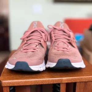 On Cloudswift Size 9 women’s in blush pink