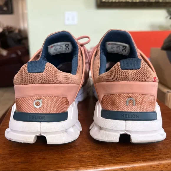 On Cloudswift Size 9 women’s in blush pink