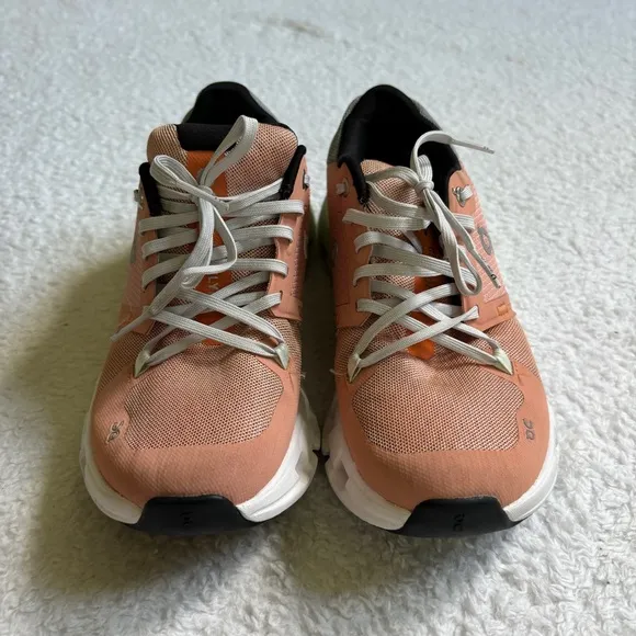 On Running | cloudflyer 4 like new! tennis shoes in peach aloe