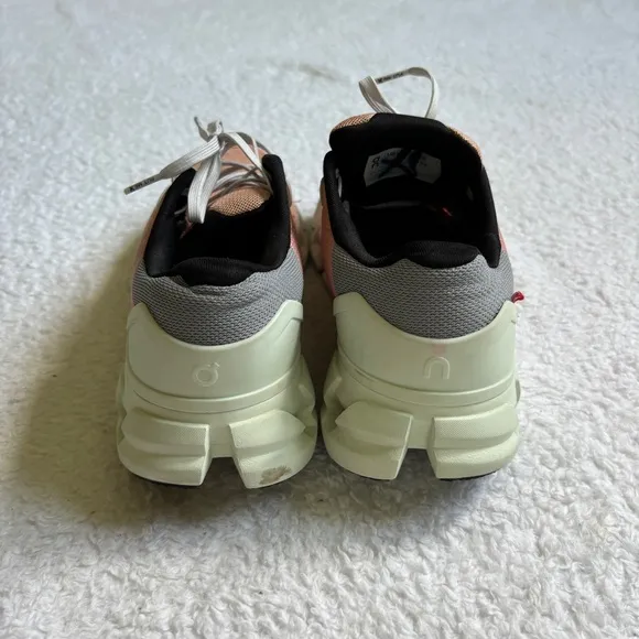 On Running | cloudflyer 4 like new! tennis shoes in peach aloe