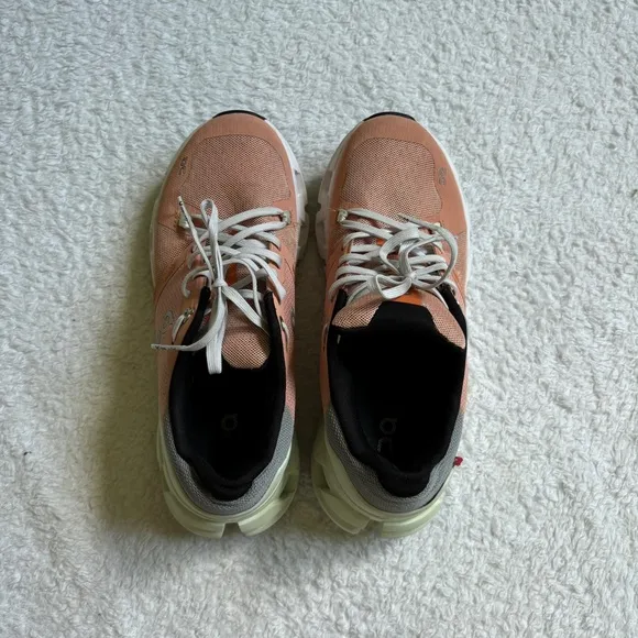 On Running | cloudflyer 4 like new! tennis shoes in peach aloe