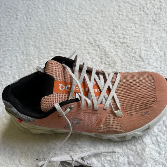 On Running | cloudflyer 4 like new! tennis shoes in peach aloe
