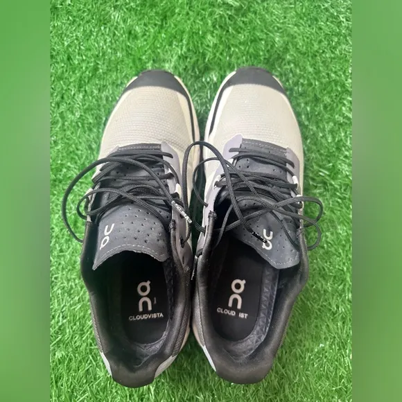 On Running Men's Gray and Black Shoes Size 8