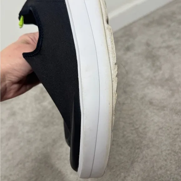 OOFOS eeZee Low Black and Green Slip-On Shoes