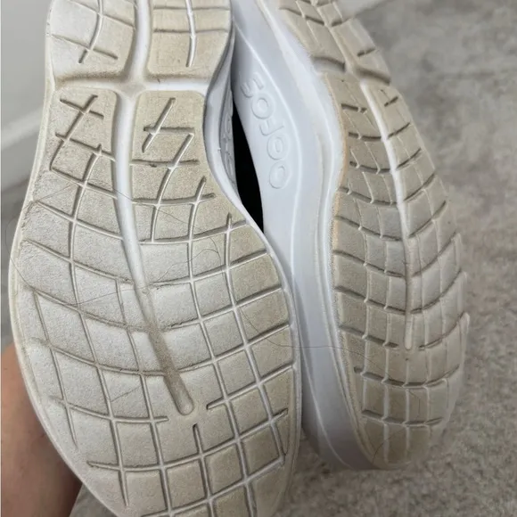 OOFOS eeZee Low Black and Green Slip-On Shoes