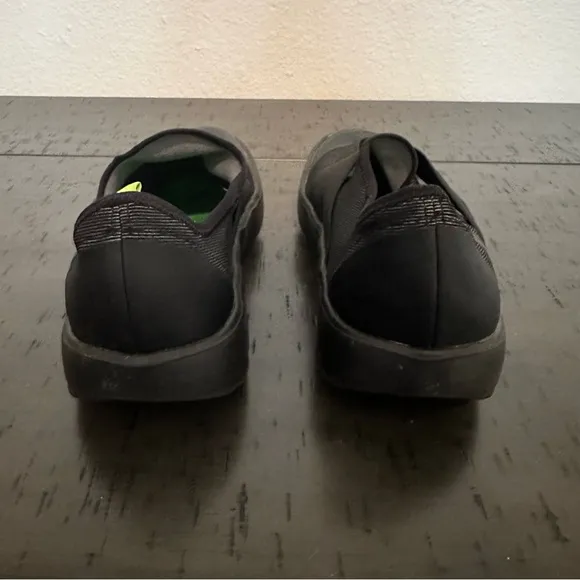 Oofos Men’s Oomg Low Slip-On Recovery Shoes