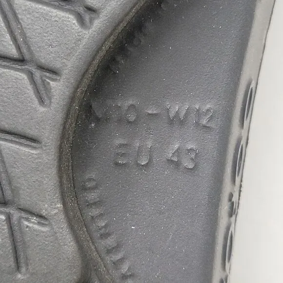 OOFOS OOahh Recovery Unisex Black Matte Sandals Shoes Size 10 M 12W