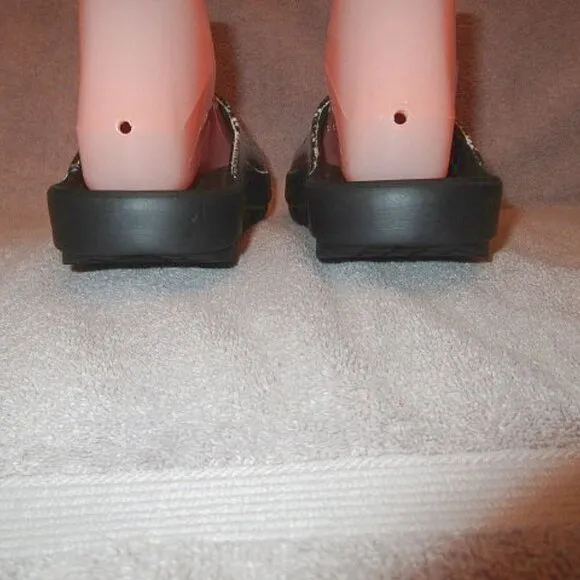 OOFOS OOahh Snake Slide Sandals Size 7 Limited Edition Slip On Foam Arch Recover