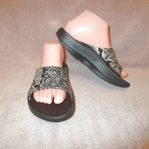 OOFOS OOahh Snake Slide Sandals Size 7 Limited Edition Slip On Foam Arch Recover