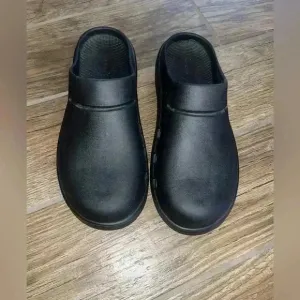 Oofos Ooclog recovery shoes