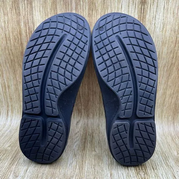 Oofos OOclog Slip On Men's Size 10 Black‎ Recovery Athletic Shoes Slides Comfort