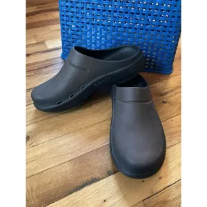 Oofos Oogcloog Mens 8 Womens 10 Brown Slip On Comfort Recovery Sandals Shoes