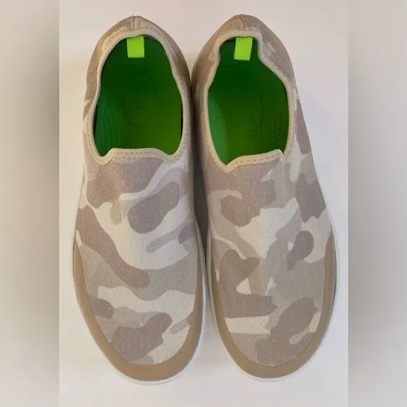 OOFOS OOmg eeZee Limited Women's  size 10 color Tan Camo