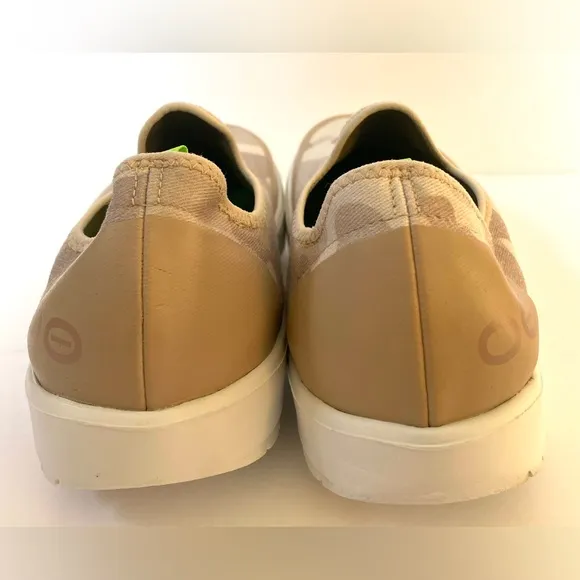 OOFOS OOmg eeZee Limited Women's  size 10 color Tan Camo