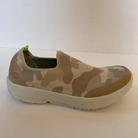 OOFOS OOmg eeZee Limited Women's  size 10 color Tan Camo