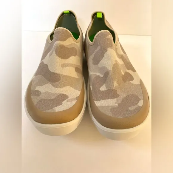 OOFOS OOmg eeZee Limited Women's  size 10 color Tan Camo