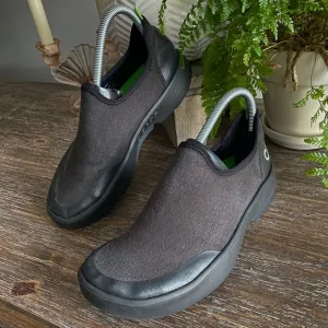 OOFOS OOmg eeZee Low Mesh Canvas Slip On Recovery Shoes Women’s 8.5 Black
