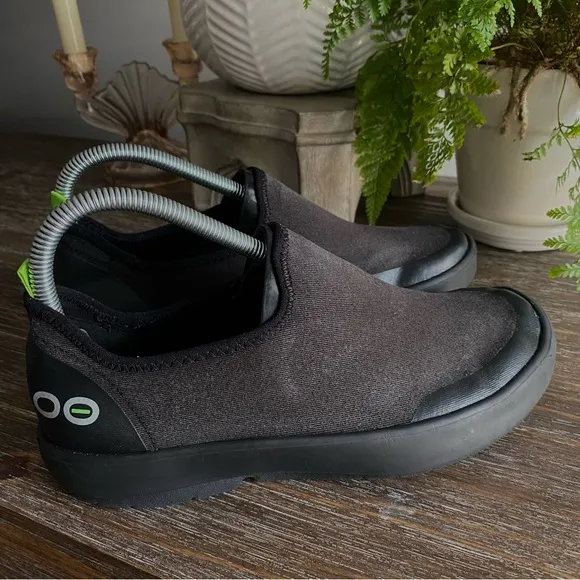 OOFOS OOmg eeZee Low Mesh Canvas Slip On Recovery Shoes Women’s 8.5 Black