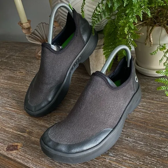 OOFOS OOmg eeZee Low Mesh Canvas Slip On Recovery Shoes Women’s 8.5 Black