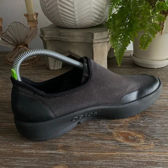 OOFOS OOmg eeZee Low Mesh Canvas Slip On Recovery Shoes Women’s 8.5 Black